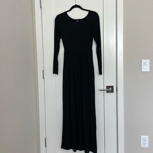 🍄 Plain Black Scoop Neck Long Sleeve Maxi Dress